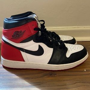 COPY - Jordan 1 Retro Black Toe (2016) used sz 11…